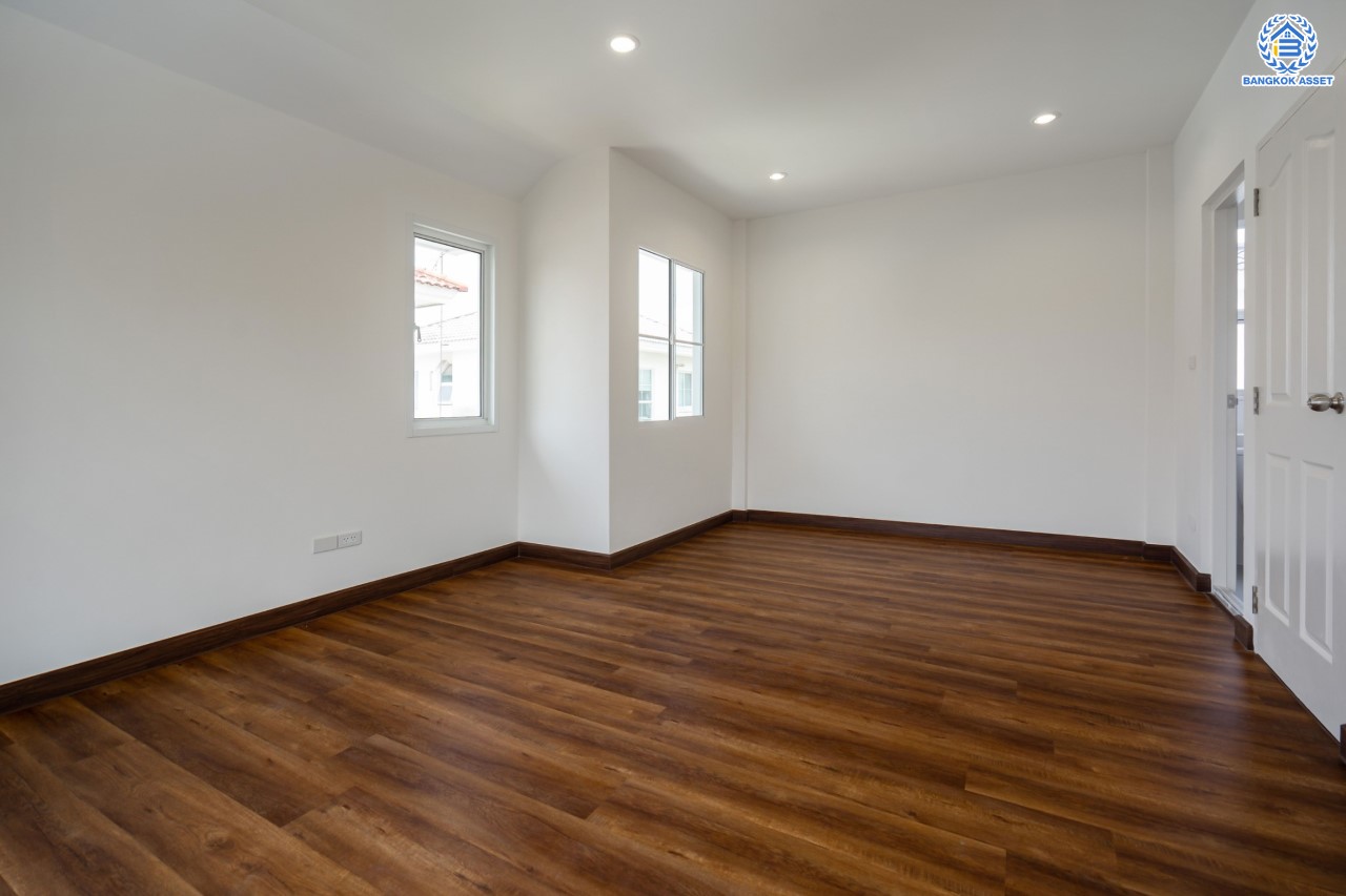 บ้านมือสองตกแต่งใหม่ ม.ชลลดา วัดลาดปลาดุก คุณภาพระดับ L&H บนเนื้อที่ 52.4 ตร.ว. ฟังก์ชัน 3 ห้องนอน 2 ห้องน้ำ 2 ที่จอดรถ บนทำเลศักยภาพ เพียง 15 นาทีถึง เซ็นทรัลเวสท์เกต ใกล้รถไฟฟ้าสายสีม่วง "สถานีคลองบางไผ่"...